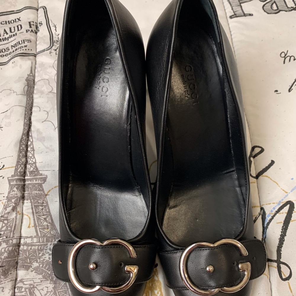 Gucci Black Leather Pumps with Silver Buckle - Picture 3 of 7